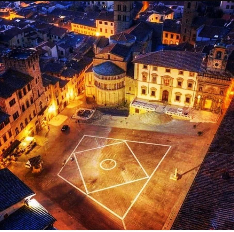 Апартаменты La Torre Di Borgunto - Piazza Grande Ареццо Экстерьер фото